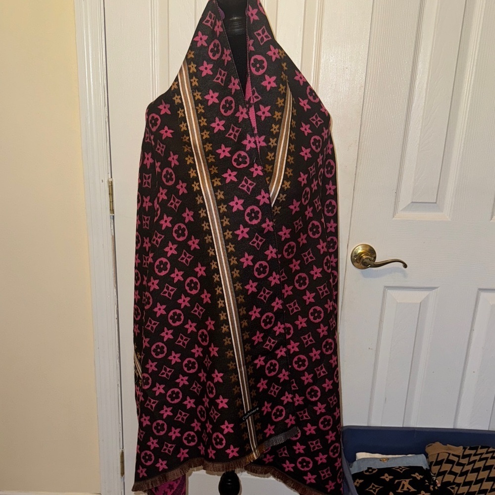 Pink Patterned Shawl - Picture 5 of 15